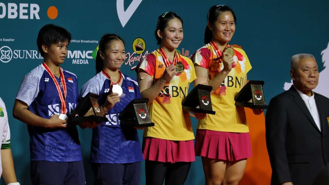 Pasangan ganda putri Indonesia, Ribka Sugiarto/Lanny Tria Mayasari (kanan) menjuarai Indonesia Masters 2023 di Jatim Expo, Surabaya, Minggu 29 Oktober 2023. (Foto: Fariz Yarbo/Ngopibareng.id)