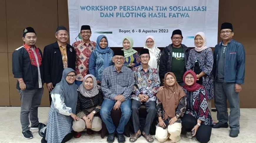 KH Husein Muhammad bersama KH Helmi Ali dkk dalam suatu kegiatan. (Foto: dok/ngopibareng.id)