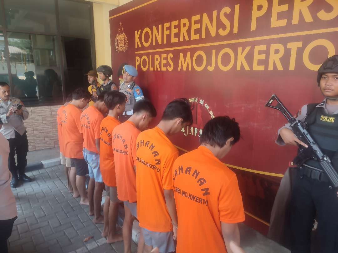 Konferensi Pers di Mapolres Mojokerto, Kamis 2 November 2023.(Foto Deni Lukmantara/Ngopibareng).