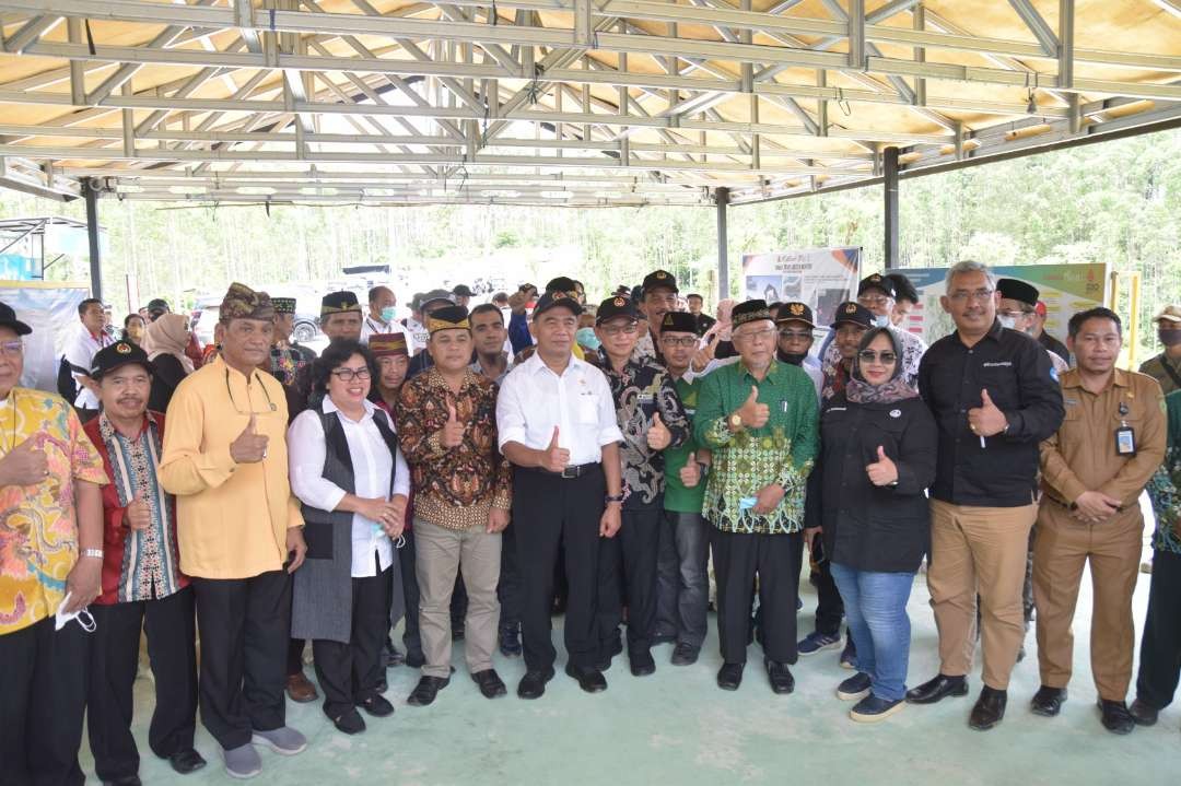 Menteri Koordinator Bidang Pembangunan Manusia dan Kebudayaan (Menko PMK) Muhadjir Effendy menyampaikan pesan Presiden Joko Widodo bahwa pembangunan IKN harus tetap mempertahankan ciri khas dari masyarakat Kalimantan Timur, khususnya Kabupaten Penajam Paser Utara. (Foto: istimewa)