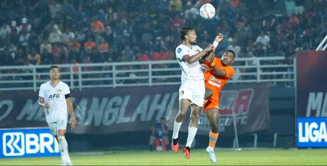 Dua gol cepat Borneo FC sempat mengejutkan Persik Kediri, hingga akhirnya tim asuhan Marcelo Rospide tersebut menelan kekalahan 3-0 pada laga pekan ke 18. (Foto: Istimewa)