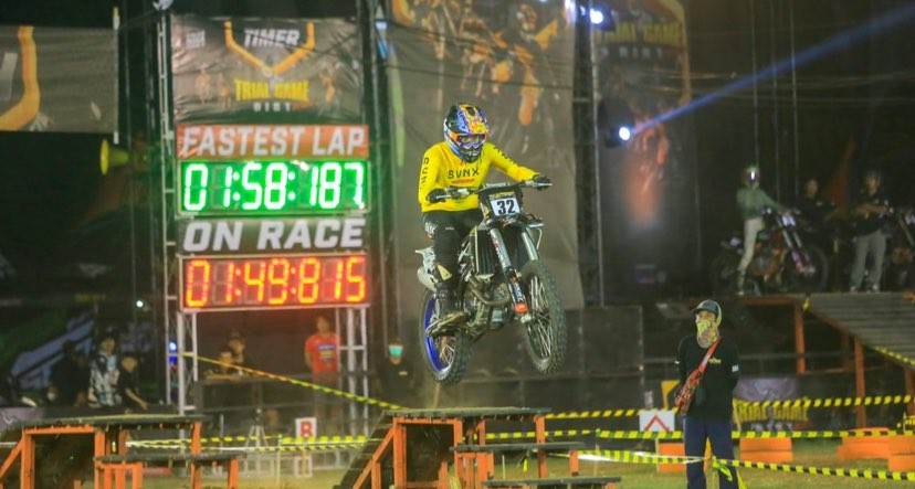 Salah satu krosser saat tampil di Sirkuit Rampal, Kota Malang (Foto: Motocross Trial Game Dirt)