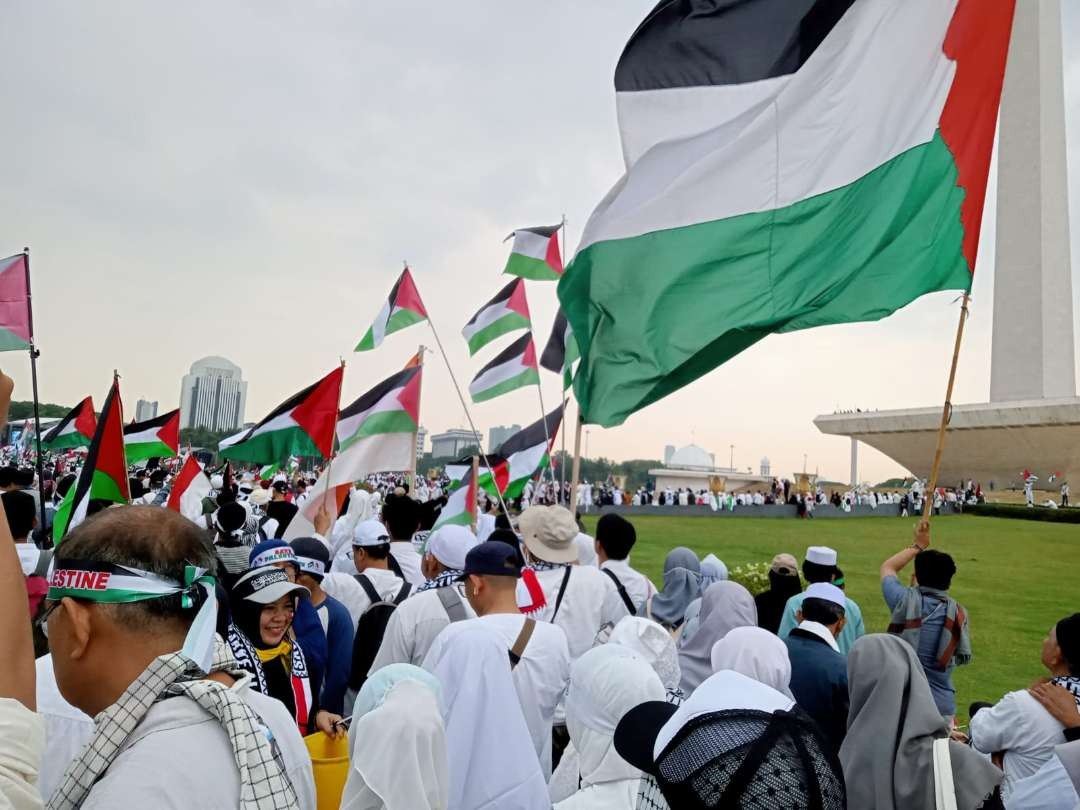 Aksi Damai Bela Palestina di Monas, Jakarta, Minggu 5 November 2023. (Foto: Asmanu Sudharso/Ngopibareng.id)