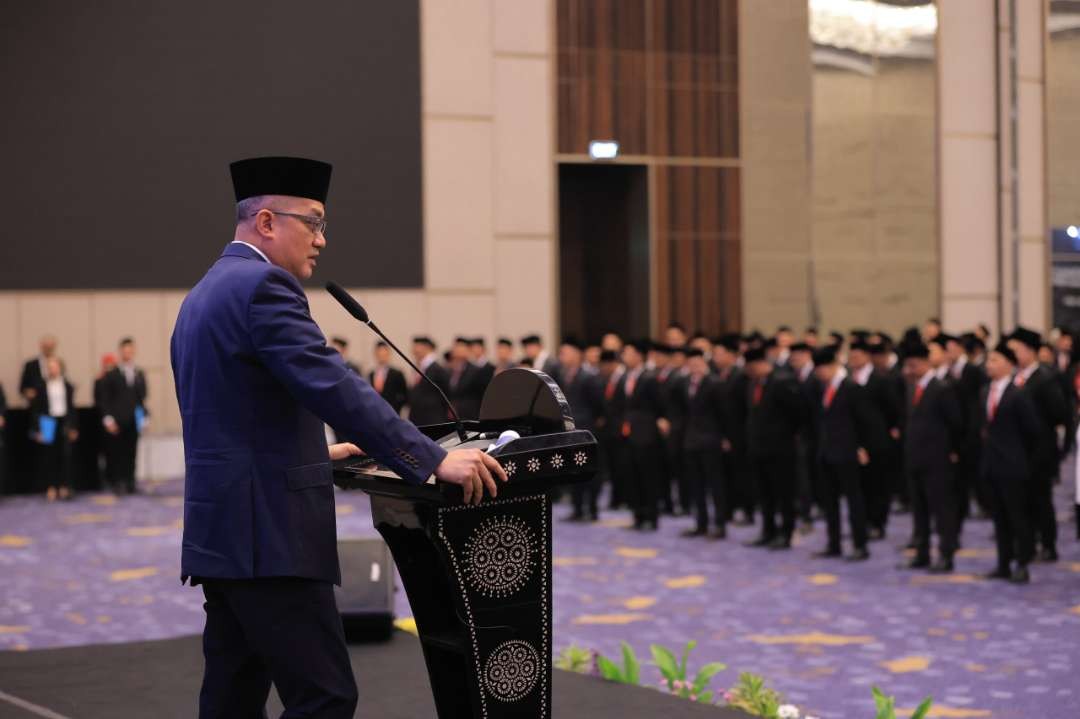 Direktur Jenderal Administrasi Hukum Umum (AHU) Cahyo R. Muzhar melantik 435 Notaris yang berkedudukan di wilayah hukum provinsi Jatim. (Foto: Dok Kemenkumham)