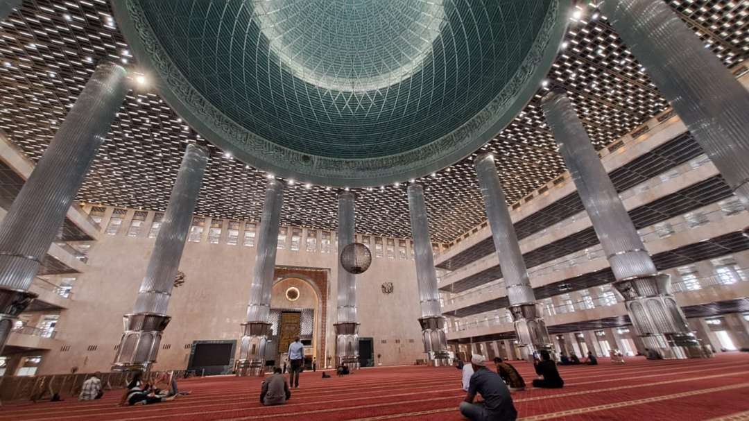 Panorama dalam Masjid Istiqlal Jakarta. (Foto: dok/ngopibareng.id)