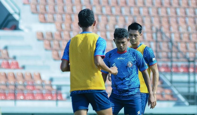 Skuat Arema FC saat menjalani official training di Kompetisi Liga 1 (Foto: Twitter/@Aremafcofficial)