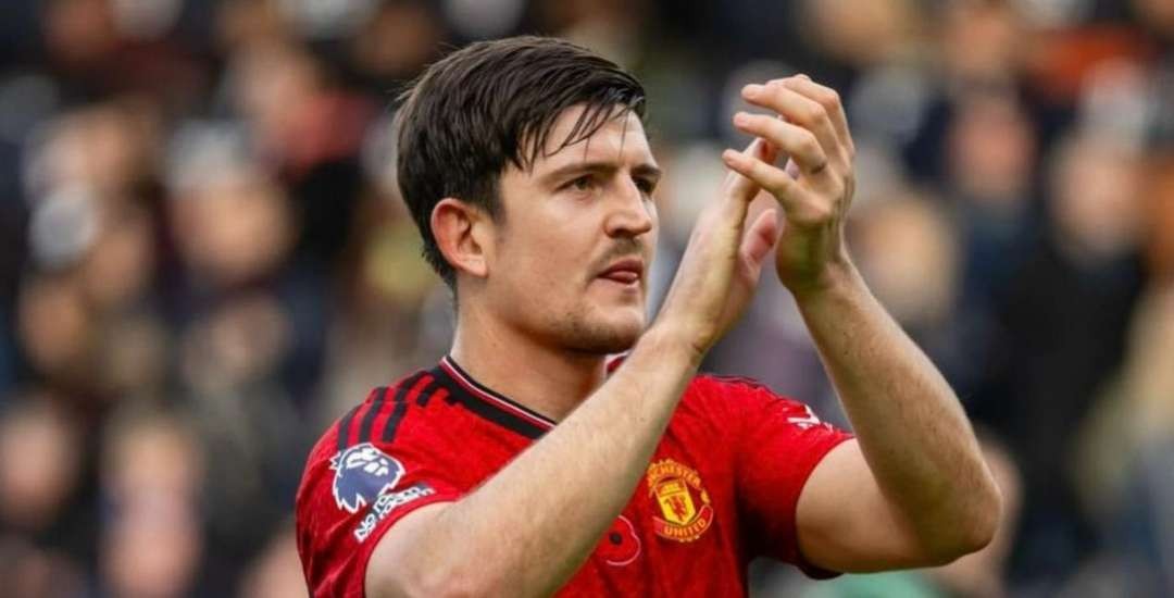 Harry Maguire yang sempat dihina karena tampil buruk di musim-musim sebelumnya, kini dipuji berkat penampilan apiknya di sejumlah pertandingan yang dijalani MU. (Foto: X/@ManUtd)