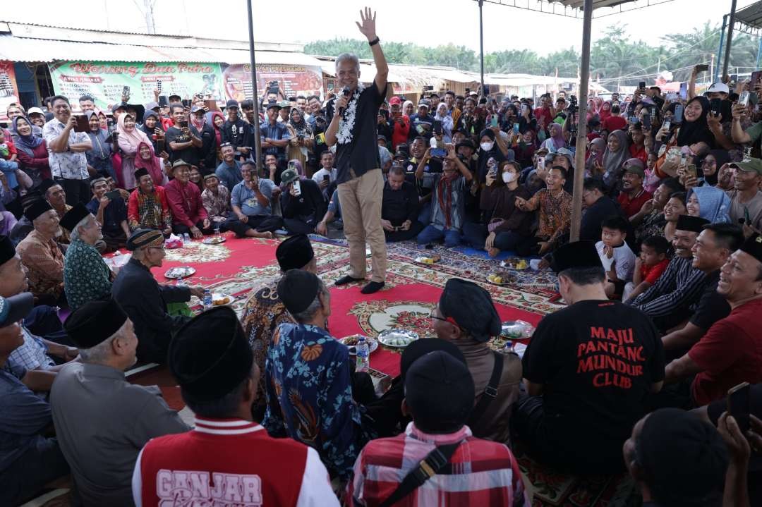 Bakal calon presiden (Bacapres) RI 2024, Ganjar Pranowo bersilaturahmi dengan warga Desa Bukit Jaya Kecamatan Sungai Lilin, Kabupaten Musi Banyuasin. (Foto: Dok TPN Ganjar-Mahfud)