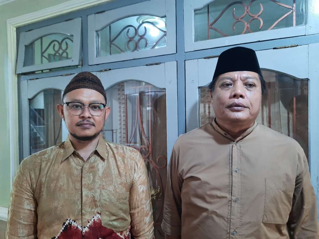 Kiai Sampang, KH Ahmad Fauzan Zaini MH pengasuh Pondok Pesantren Miftahul Ulum (kiri), menyampaikan pesan khusus untuk capres-cawapres Ganjar Pranowo dan Mahfud MD. (Foto: Alief Sambogo/Ngopibareng.id)