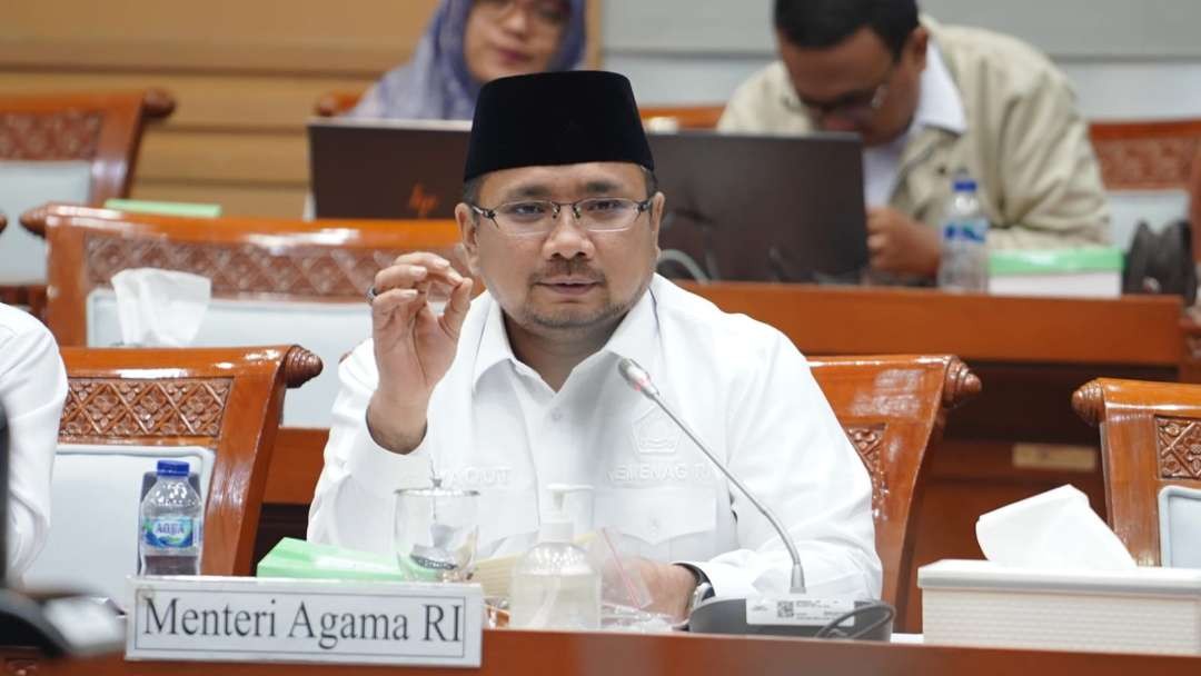 Menteri Agama Yaqut Cholil Qoumas mengikuti rapat kerja di gedung parlemen membahas tambahan kuota haji 1445H/2024M. (Foto: Dok Kemenag)