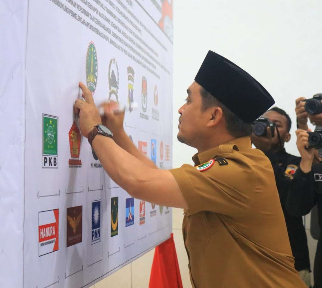 Mas Adi juga bertitip pesan pada para stakeholder, tokoh organisasi masyarakat, Partai Politik untuk bersama-sama berkomitmen mewujudkan Pemilu 2024 dengan sukses dan damai. (Foto: Pemkot Pasuruan)