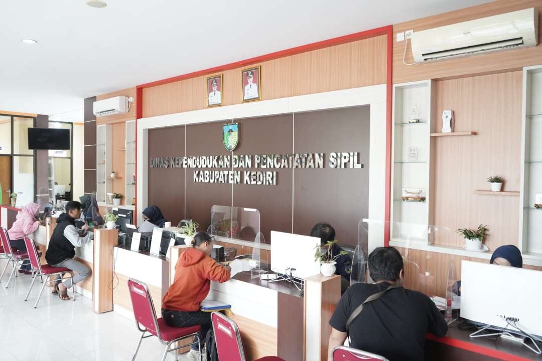 Mendekati Pemilu 2024, Dispendukcapil Kabupaten Kediri genjot perekaman e-KTP. (Foto: Istimewa)