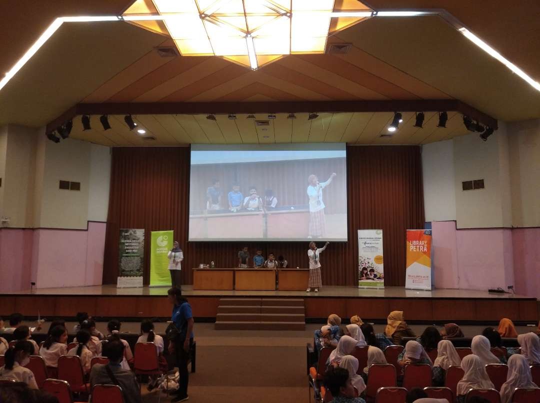 Science Film Festival yang diselenggarakan di Universitas Kristen Petra, Siwalankerto, Surabaya. (Foto: Julianus Palermo/Ngopibareng.id)