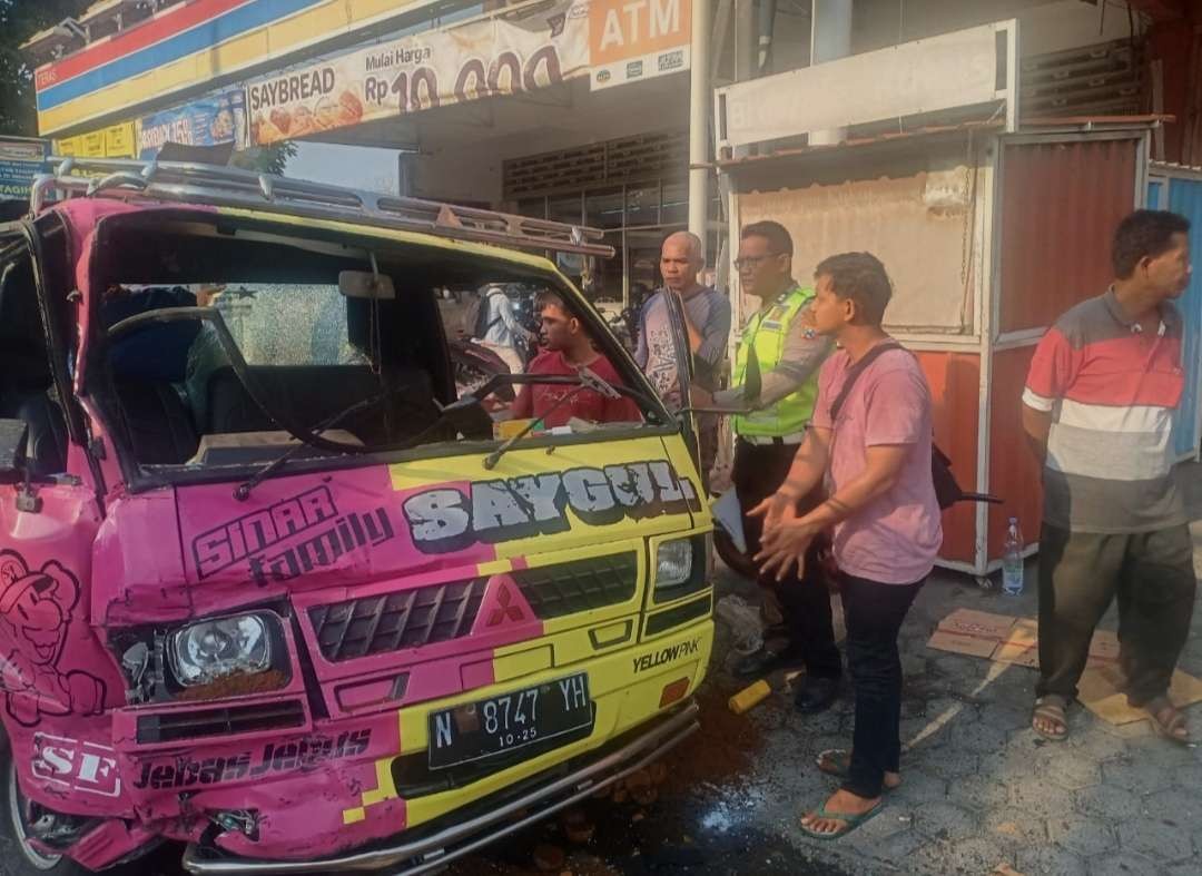 Polisi olah TKP di lokasi kecelakaan lalu-lintas.(Foto Dok. Satlantas Polres Mojokerto)