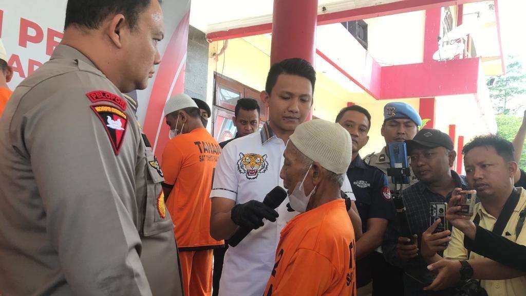 Kakek bunuh istrinya di Blitar. (Foto: Choirul Anam/Ngopibareng.id)