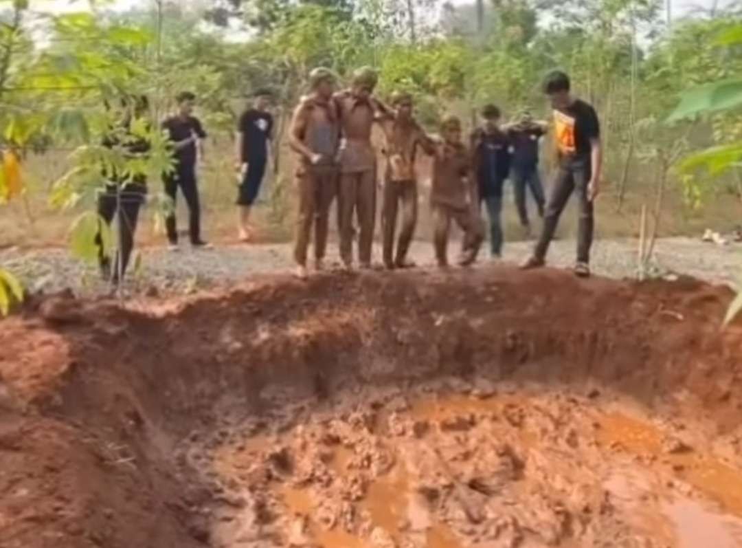 Perpeloncoan mandi lumpur. (Foto: Istimewa)