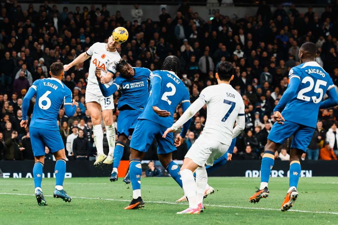 Tottenham vs Chelsea berlangsung keras hingga wasit mengeluarkan dua kartu merah untuk tuan rumah. (Foto: X/@SpursOfficial)