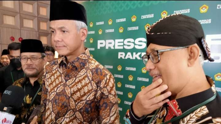 Capres Ganjar Pranowo bersama Ketua Umum LDII Chriswanto Santoso. (Foto: Asmanu Sudharso/Ngopibareng.id)