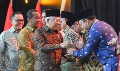 Wakil Presiden (Wapres) Ma’ruf Amin saat menghadiri penyerahan Anugerah Layanan Investasi 2023 di Hotel Shangri-La, Jakarta. (Foto: BPMI Setwapres)