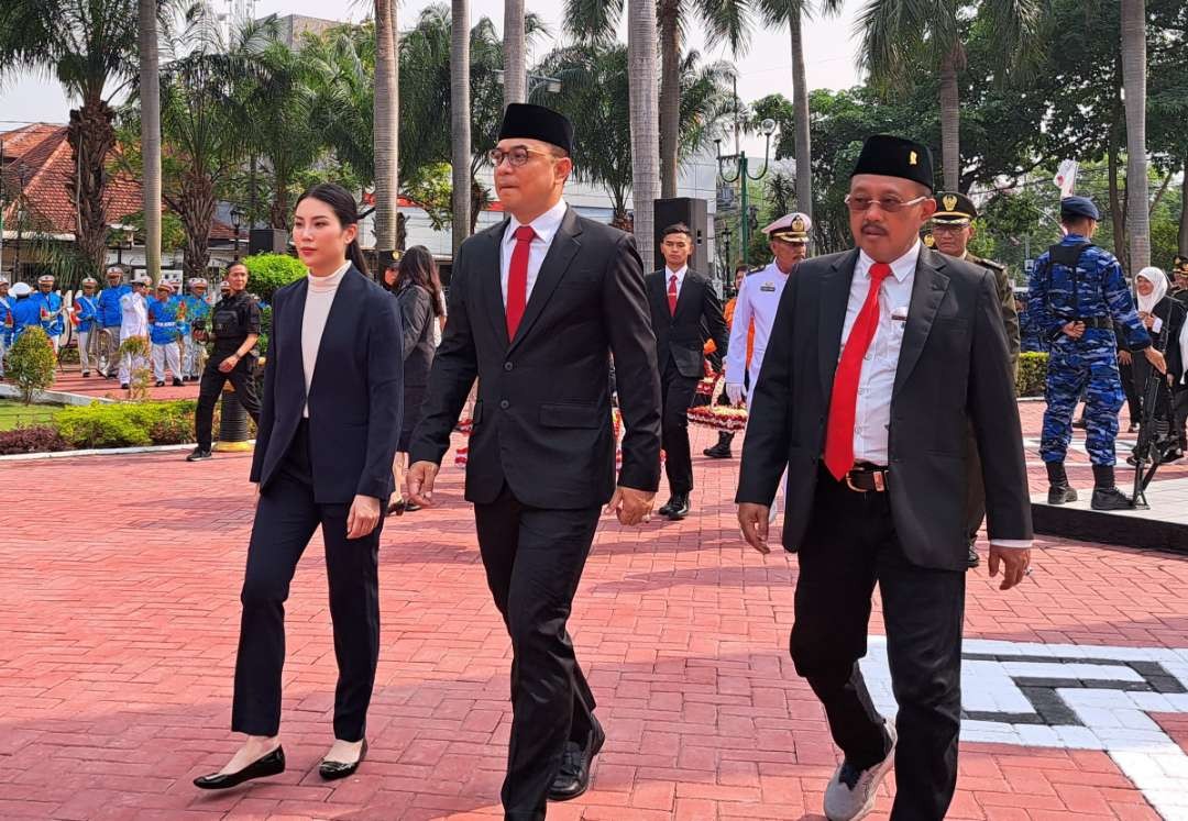 Walikota Surabaya, Eri Cahyadi bersama Wawali Armuji dan Wamenparekraf RI, Angela Tanoesoedibjo. (Foto: Pita Sari/Ngopibareng.id)