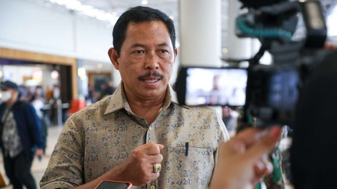 Pj Gubernur Jawa Tengah, Nana Sudjana rela datang langsung ke Stadion Gelora Bung Tomo untuk berikan dukungan ke pemain U-17 Indonedsia yang berasal dari Jawa Tengah. (Foto: Pemprov Jateng)