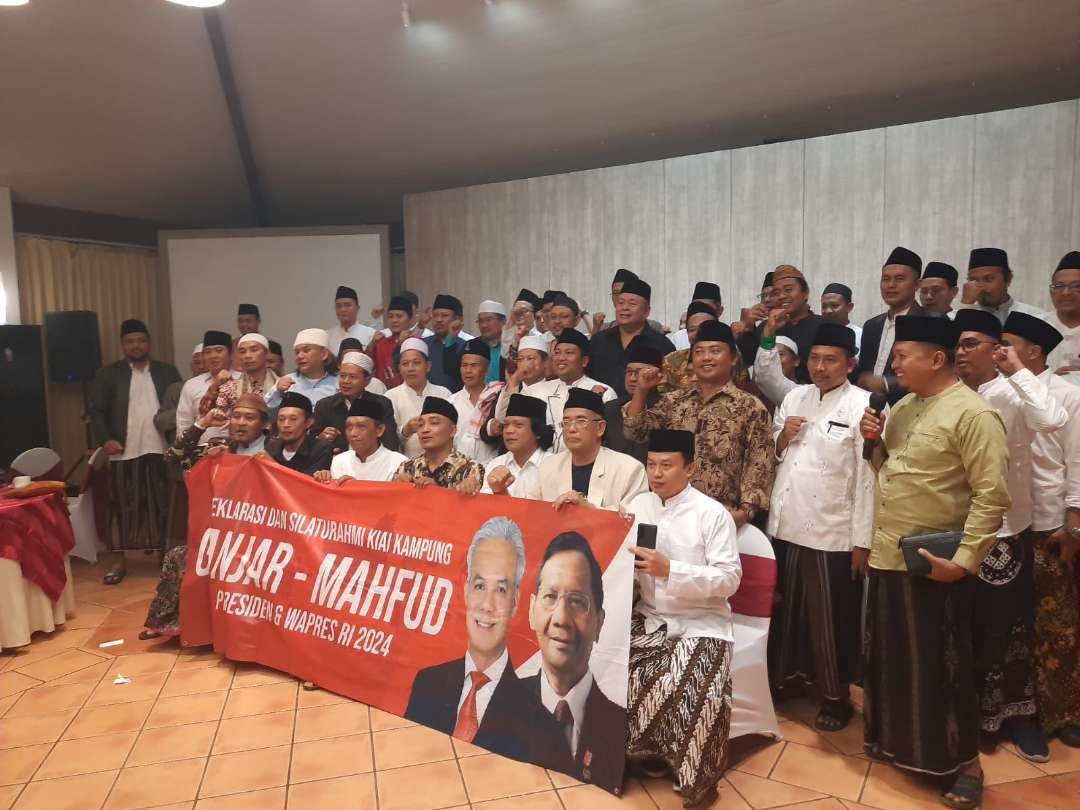 Kiai muda nusantara se-Jatim bertekad menangkan Ganjar-Mahfud satu putaran. (Foto: Tim Media Ganjar Pranowo)