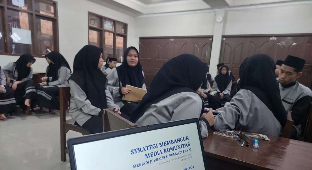 Bertempat di auditorium Pondok Pesantren Baitul Hikmah, Depok, Jawa Barat ini bertema "Strategi Mengembangkan Media Sekolah di Era Artificial Intelligence", pada Minggu (12 November 2023). (Foto: m aziz for ngopibareng.id)