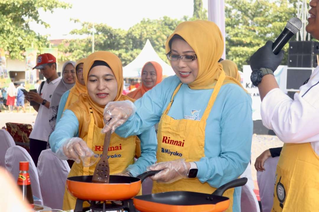 Ketua Forikan Kota Pasuruan, Fatma Saifullah Yusuf (Fatma) membuka FISHTIVAL KULINER sebagai peringatan Hari Ikan Nasional, yang jatuh pada tanggal 21 November. (Foto: Pemkot Pasuruan)