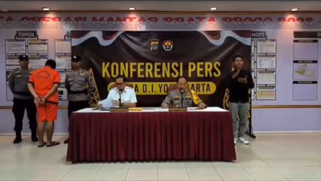 Konferensi pers Polda DIY terkait viralnya tuduhan staf BEM UNY, berinisial MF, ternyata korban hoaks. (Foto: Istimewa)