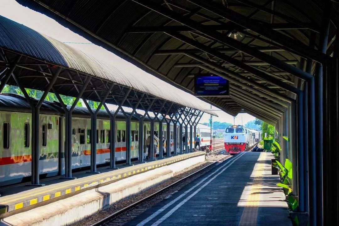 PT Kereta Api Indonesia (KAI) menyediakan tiket liburan Natal dan Tahun Baru. (Foto: x KAI)