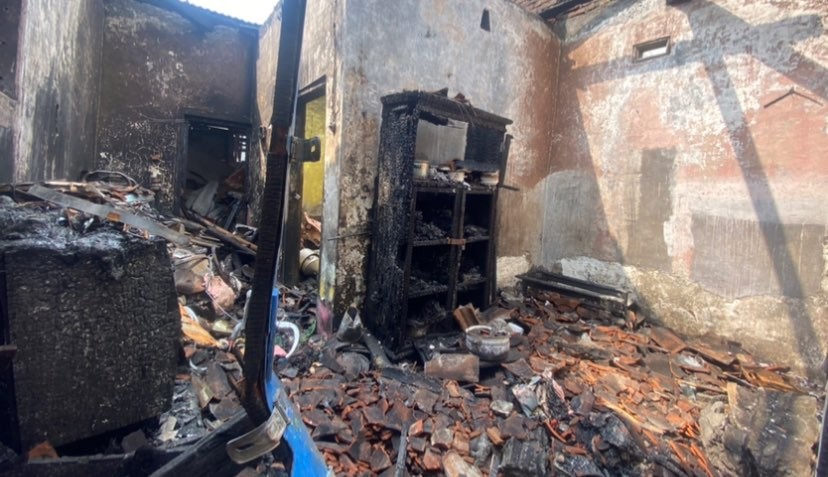 Rumah terbakar di Kecamatan Gondanglegi, Kabupaten Malang (Foto: Lalu Theo/Ngopibareng.id)