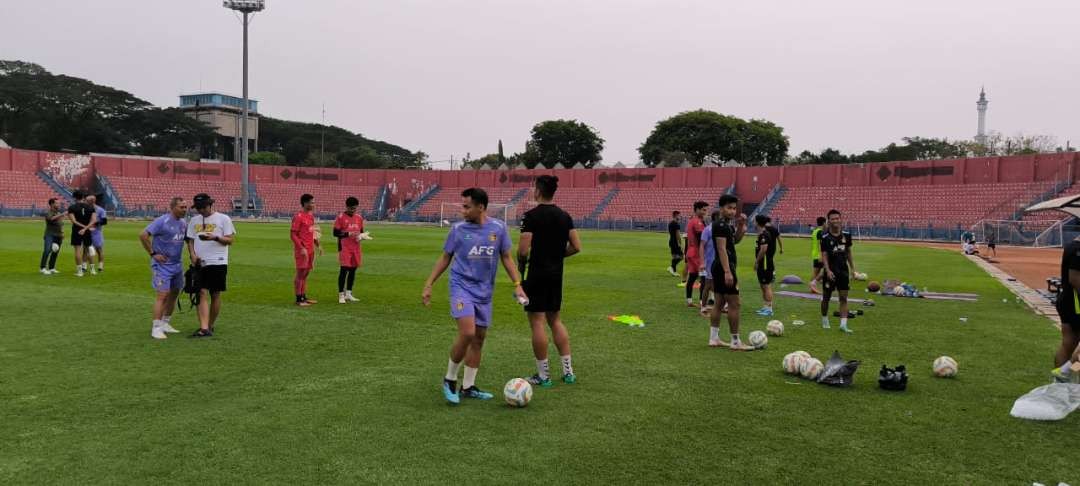 Persik Kediri cari pemain lokal. Ia akan menggantikan posisi Agil Munawar. (Foto: Fendi Lesmana/Ngopibareng.id)