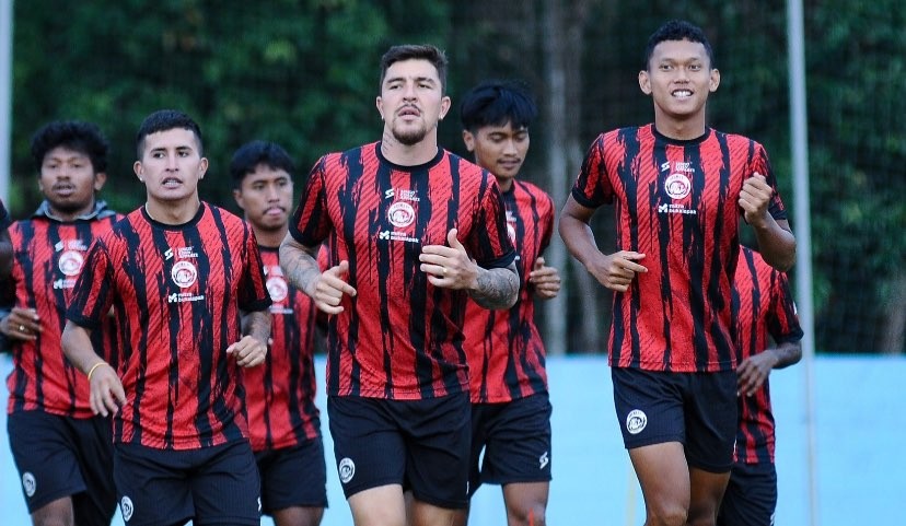 Skuat Arema FC saat menjalani sesi latihan (Foto: Twitter/@Aremafcofficial)