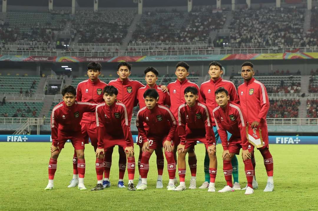 Skuat Indonesia U-17 siap melawan Maroko di laga penentuan Grup A Piala Dunia U-17 di Stadion Gelora Bung Tomo, Surabaya, 16 November 2023. (Foto: PSSI)