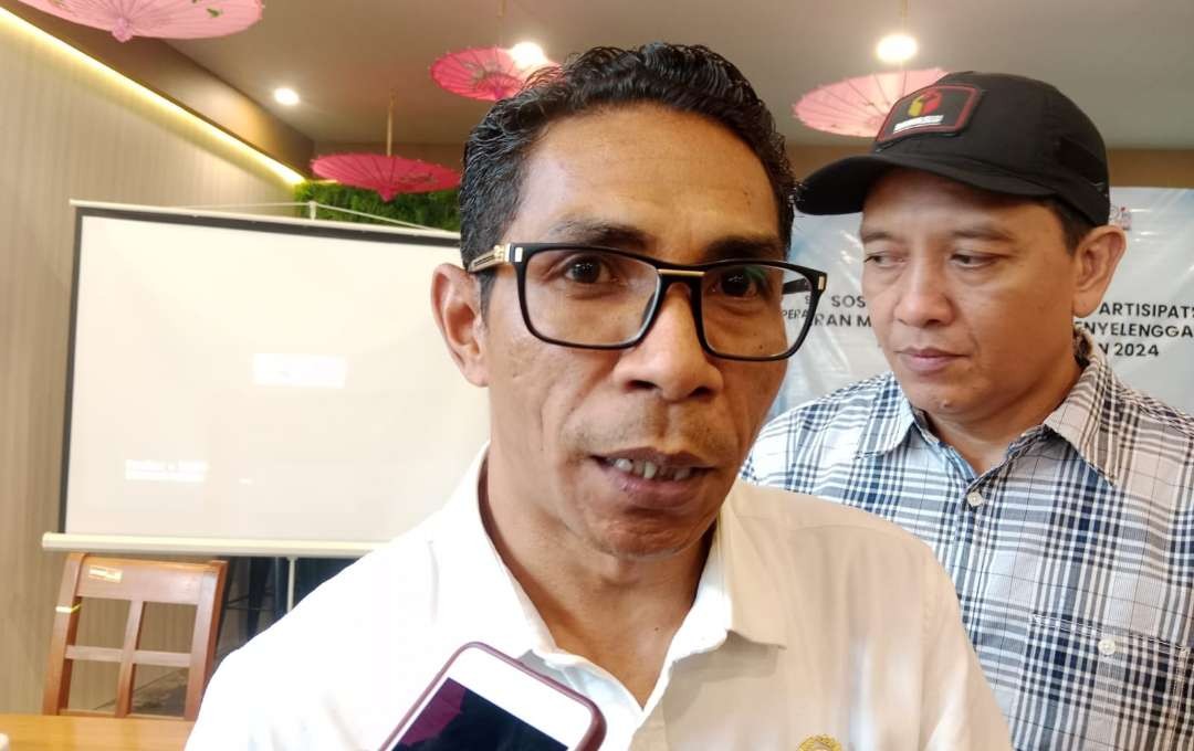 Ketua Bawaslu Banyuwangi Adrian Yansen Pale (foto: Istimewa)