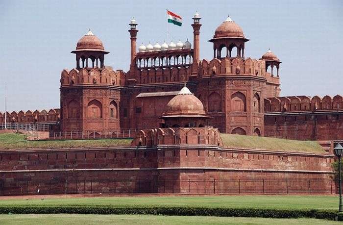 Masjid yang berdiri 300 ribu tahun lalu, hingga kini masih ada di India. (Foto: travellers)