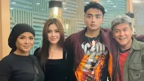 Rinoa Aurora Senduk saat mesra bersama Leon Dozan juga kedua orangtuanya, Betharia Sonata dan Willy Dozan. (Foto: Instagram @official.bethariasonata) @