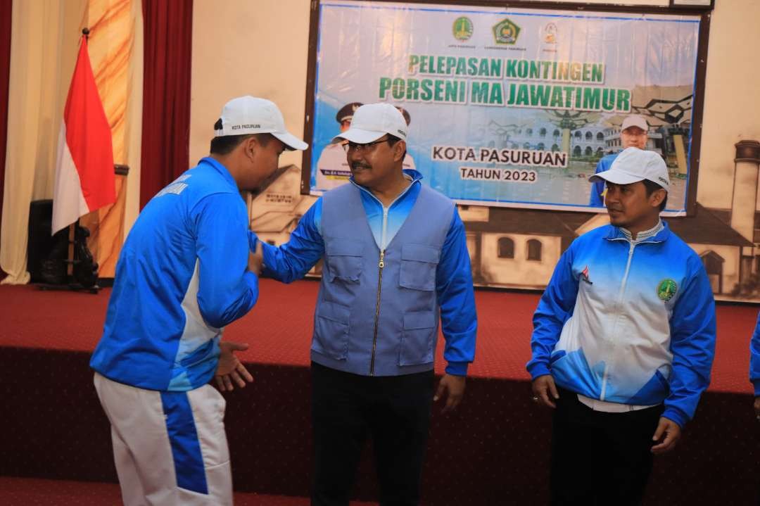 Sebanyak 40 atlet dan 18 official siap diberangkatkan dan bertanding secara sportif. Dukungan penuh disampaikan kepada atlet, official, pelatih agar hasil maksimal bisa diraih. (Foto: Pemkot Pasuruan)