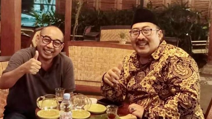 Ketua Pengurus Besar Nahdlatul Ulama (PBNU), KH Ahmad Fahrur Rozi (Gus Fahrur) saat bersama Arif Afandi, CEO Ngopibareng.id. (Foto: dok/ngopibareng.id)