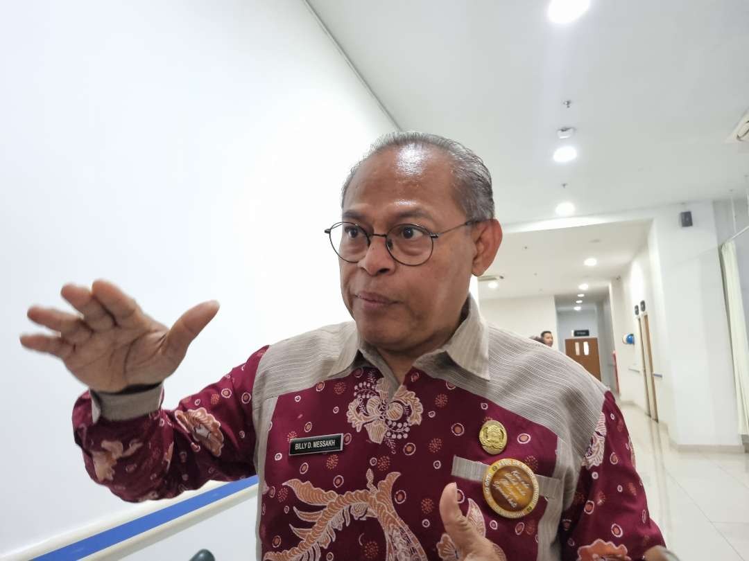 Direktur Utama RSUD Dr Soewandhie, dokter Billy Daniel Messakh saat mengungkapkan penambahan angka kanker di rumah sakit tempatnya bekerja. (Foto: Pita Sari/Ngopibareng.id)