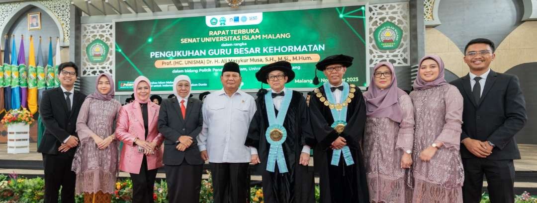 Menhan Prabowo Subianto dan Gubernur Jatim Khofifah Indar Parawansa, menghadiri pengukuhan Guru Besar Honoris Causa Ali Masykur Musa di Universitas Islam Malang. (Foto: isnu)