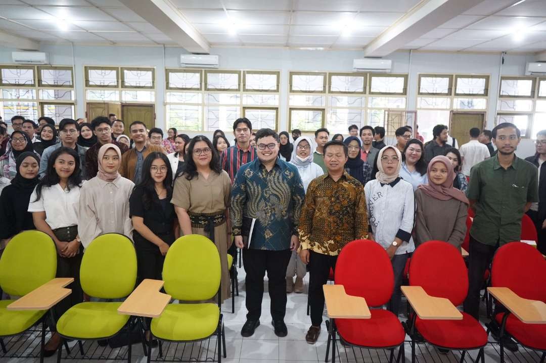 Bupati Kediri Hanindhito Himawan Pramana diundang menjadi narasumber pembekalan kepada calon wisudawan Fakultas Hukum UGM. (Foto: Istimewa)