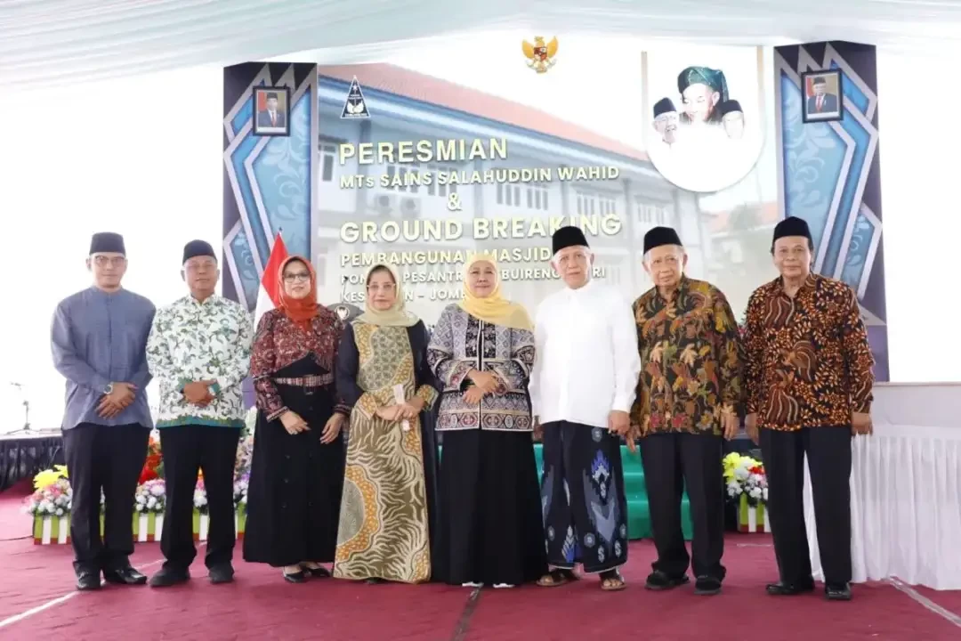 Gubernur Jawa Timur Khofifah Indar Parawansa meresmikan Madrasah Tsanawiyah (MTs) Sains Salahuddin Wahid Pesantren Tebuireng Putri, Jombang. (Foto: Humas Jatim)