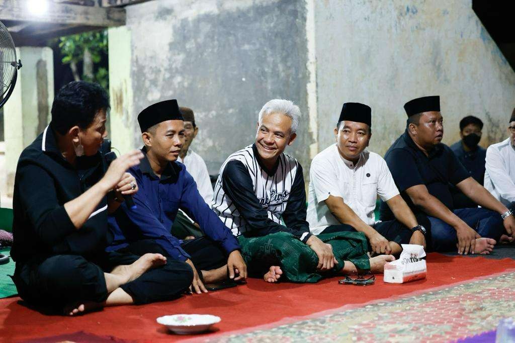 Capres 2024 Ganjar Pranowo saat menginap di rumah warga. (Foto: Tim Media Ganjar Pranowo)