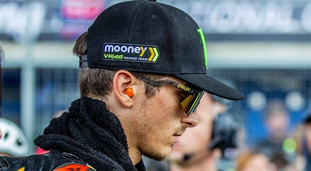 Luca Marini tak memperlakukan Francesco Bagnaia meski hubungan keduanya cukup baik. (Foto: