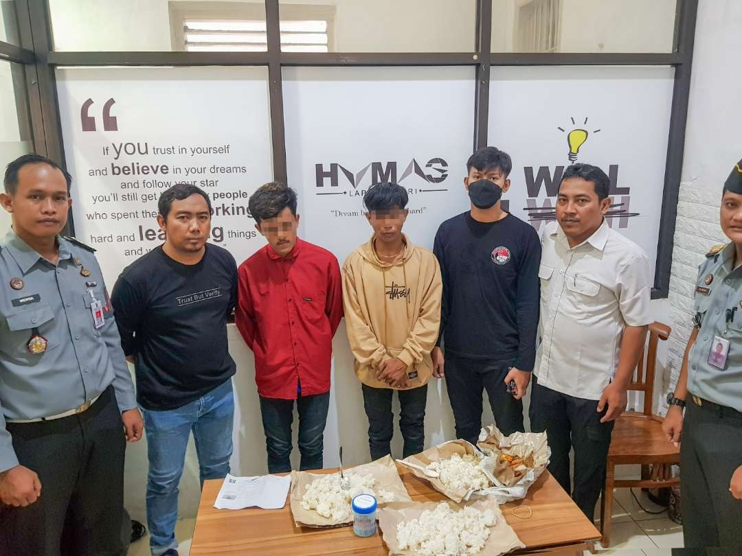 Lapas Kelas IIA Kediri berhasil menggagalkan upaya penyeleundupan nasi bungkus yang diduga dicampur dengan narkoba hari ini 22 November 2023. (Foto: Humas Kemenkumham Jatim)