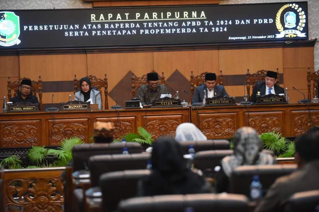 Rapat paripurna DPRD Banyuwangi Kamis, pagi (foto: istimewa)