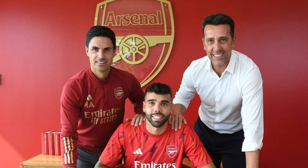 David Raya menandatangani kontrak permanen dengan Arsenal