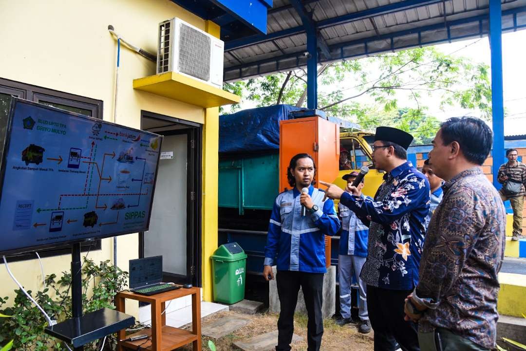 Bupati Sidoarjo saat berkunjung ke TPA Jabon (Foto: Aini/Ngopibareng.id)