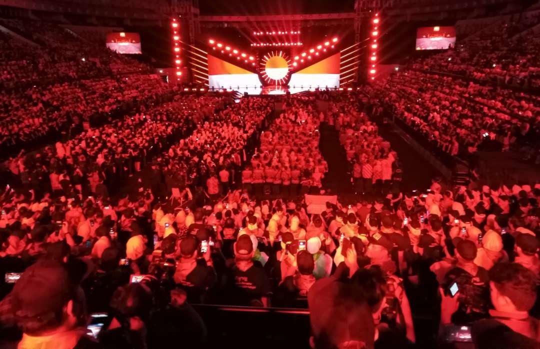 Peringatan Hari Guru Nasional (HGN) di Indonesia Arena Senayan Jakarta, meriah dihadiri 7.500 guru. (Foto: Asmanu Sudharso/Ngopibareng.id)